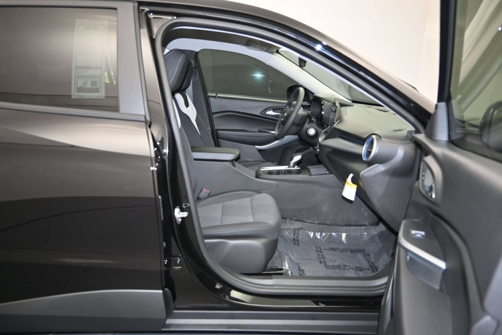 New 2026 Chevrolet Trax LS w/ LS Convenience Package FWD image 26