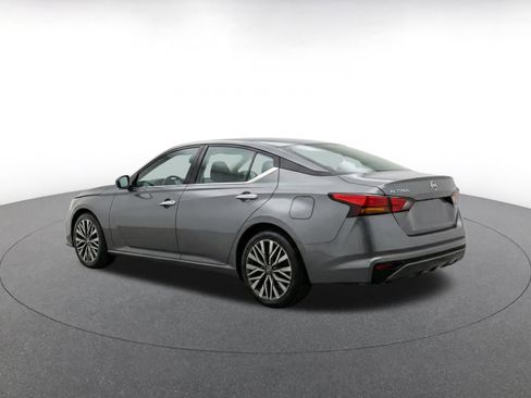 Used 2025 Nissan Altima 2.5 SV FWD image 7