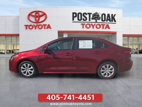 Used 2025 Toyota Corolla LE FWD image 2