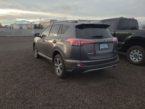 Used 2018 Toyota RAV4 XLE image 3