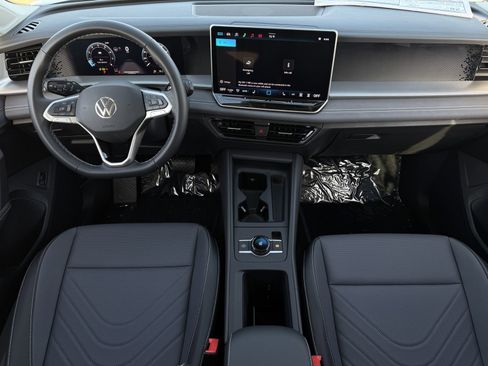 New 2026 Volkswagen Tiguan SE FWD image 13