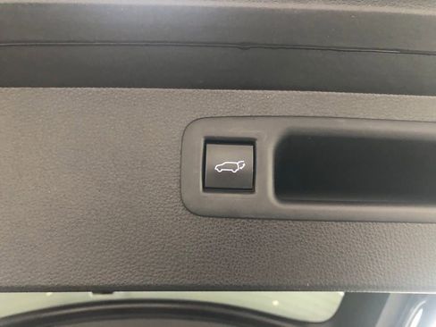 Used 2022 Toyota Highlander XSE AWD/4WD image 9