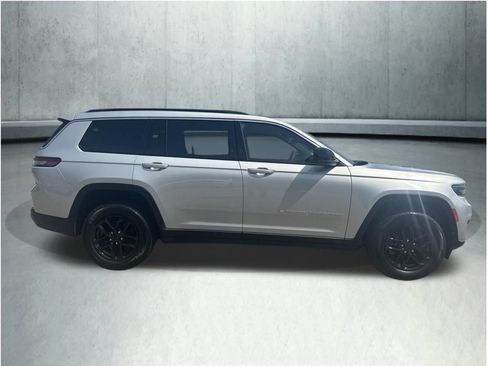Used 2024 Jeep Grand Cherokee L Laredo AWD/4WD image 7