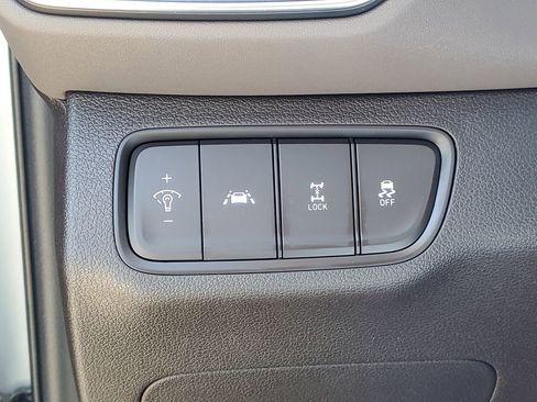 Used 2020 Hyundai Santa Fe SE AWD/4WD image 17