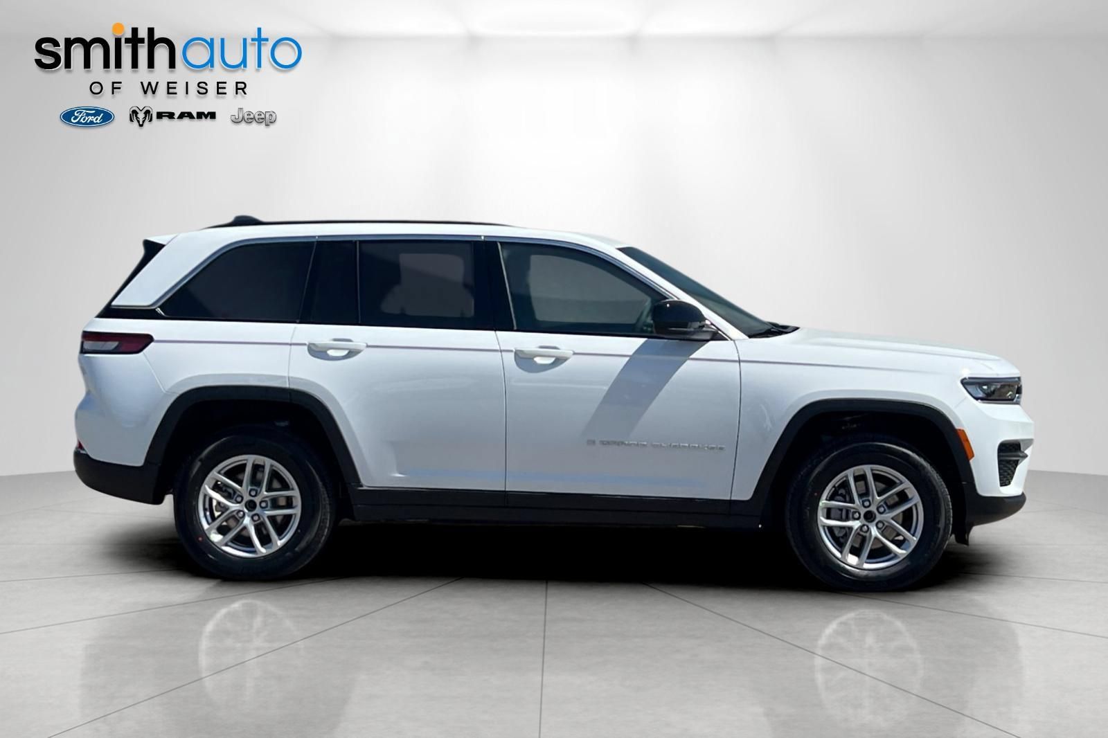 New 2026 Jeep Grand Cherokee Laredo X AWD/4WD image 4