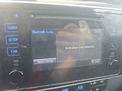 Used 2018 Toyota Corolla LE image 18