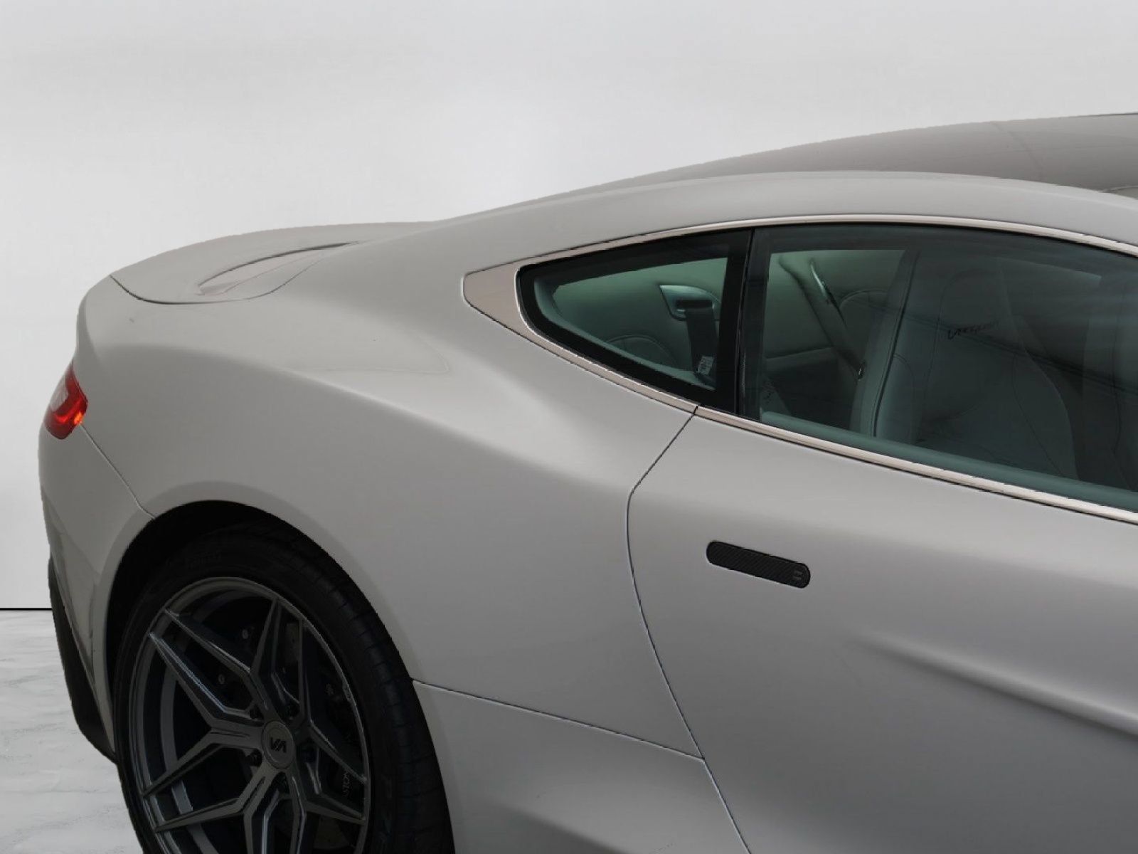 Used 2016 Aston Martin Vanquish Coupe RWD image 3