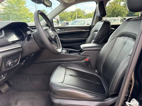 Used 2023 Jeep Grand Cherokee L Limited AWD/4WD image 20