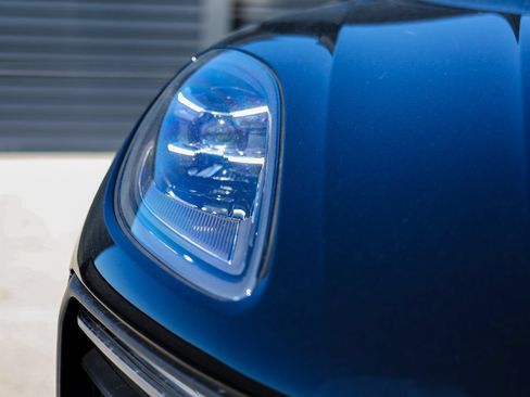 Certified 2026 Porsche Macan AWD/4WD image 13