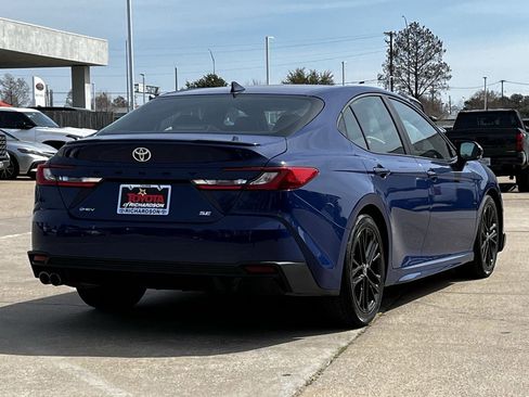 Used 2025 Toyota Camry SE image 4