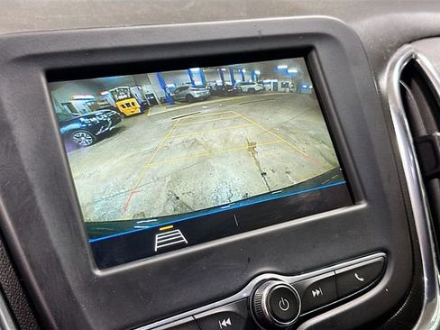 Used 2019 Chevrolet Equinox LT FWD image 15
