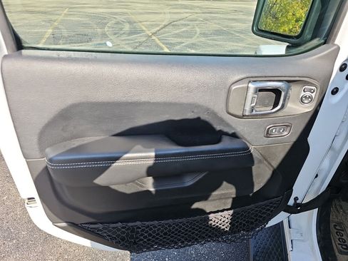 Used 2019 Jeep Wrangler Unlimited Sahara AWD/4WD image 19