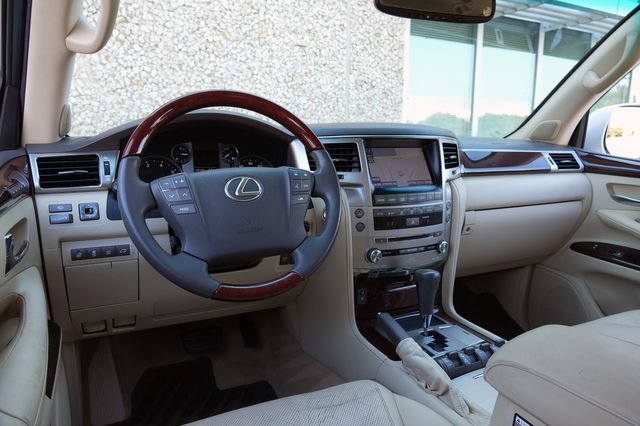 Used 2013 Lexus LX 570 4WD w/ Luxury Pkg w/Pre-crash image 12