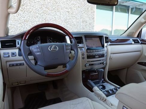 Used 2013 Lexus LX 570 4WD w/ Luxury Pkg w/Pre-crash image 12