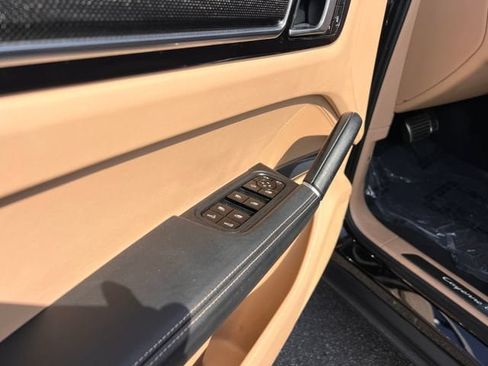 Used 2019 Porsche Cayenne Turbo AWD/4WD image 11