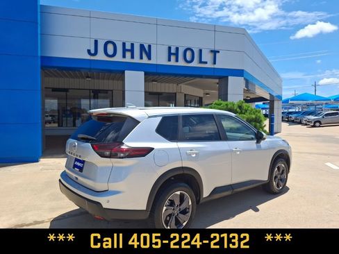 Used 2025 Nissan Rogue SV FWD image 11