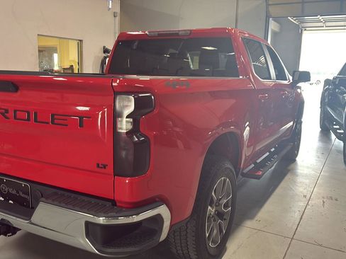 Used 2022 Chevrolet Silverado 1500 LT AWD/4WD image 11