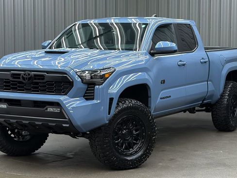 Used 2026 Toyota Tacoma TRD Sport AWD/4WD image 1