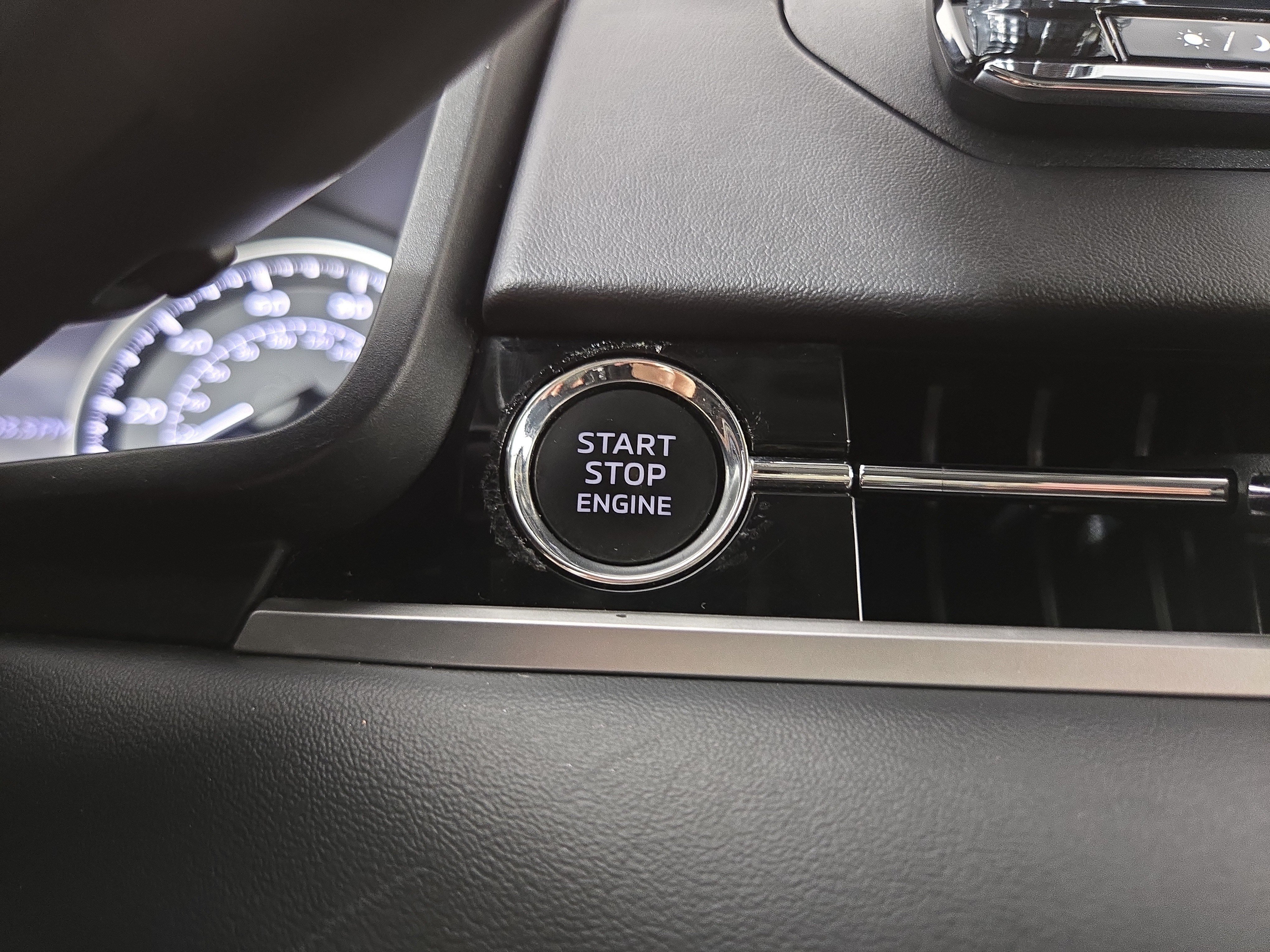 Used 2024 Mitsubishi Outlander ES AWD/4WD image 26