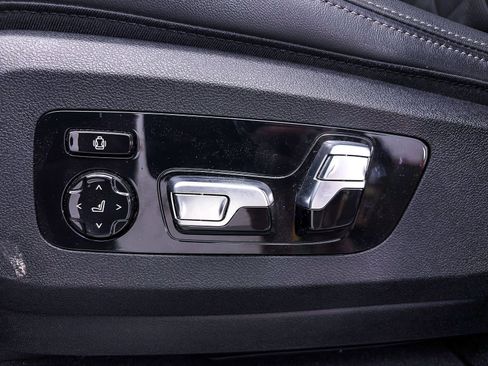 Used 2024 BMW X7 xDrive40i w/ M Sport Package image 22