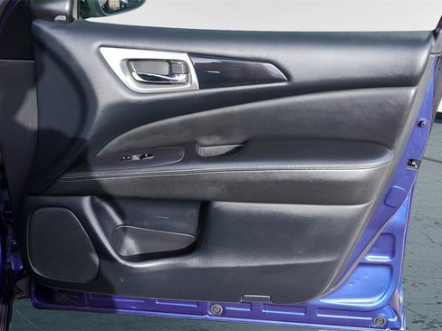 Used 2020 Nissan Pathfinder SV image 33