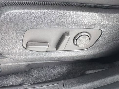 New 2026 Kia Carnival EX FWD image 11