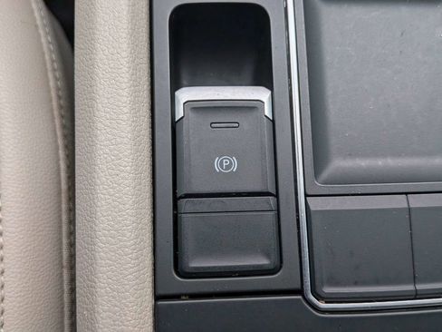 Used 2019 Volkswagen Atlas SE w/ Towing Package FWD image 24