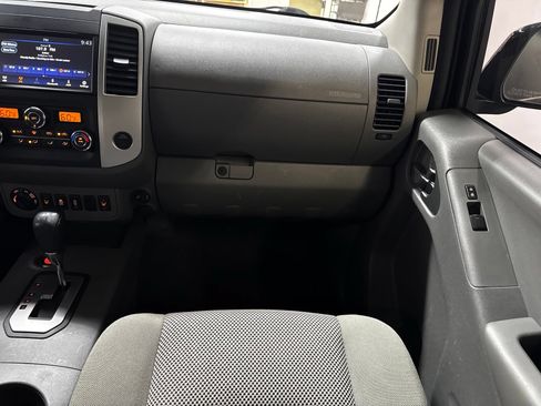 Used 2020 Nissan Frontier SV w/ Midnight Edition Floor Mats AWD/4WD image 17