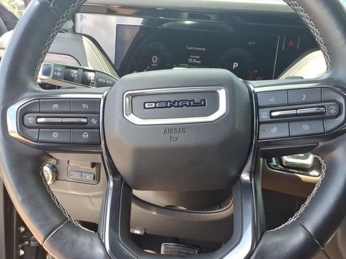 Used 2025 GMC Yukon Denali Ultimate AWD/4WD image 27