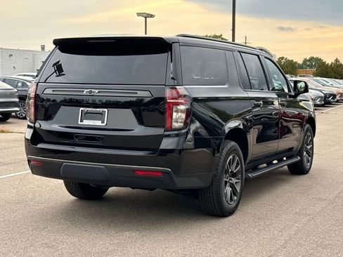 Used 2021 Chevrolet Suburban Z71 w/ Z71 Signature Package image 3
