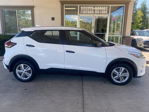 Used 2021 Nissan Kicks S FWD image 6
