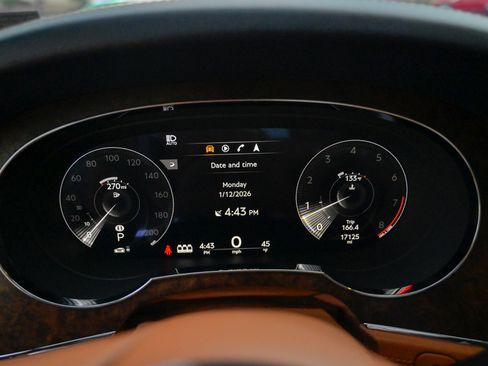 Used 2023 Bentley Bentayga image 26