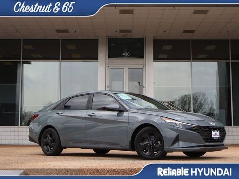 Used 2022 Hyundai Elantra SEL FWD image 2