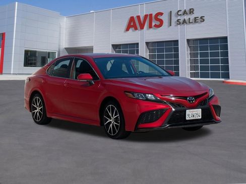 Used 2024 Toyota Camry SE image 2