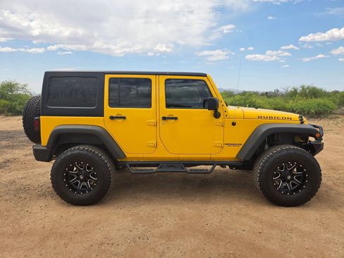Used 2015 Jeep Wrangler Unlimited Rubicon w/ Connectivity Group AWD/4WD image 4