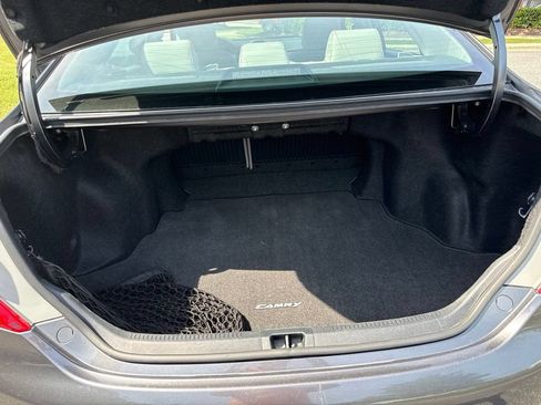 Used 2013 Toyota Camry XLE w/ Leather Pkg FWD image 11