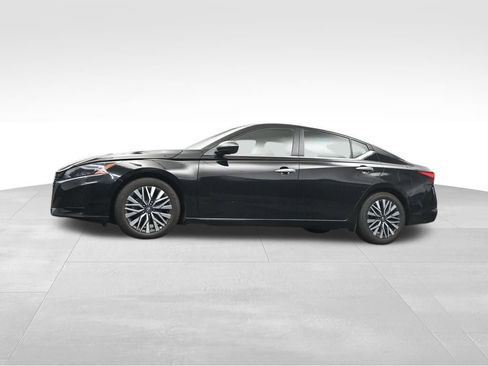 Used 2024 Nissan Altima 2.5 SV FWD image 10