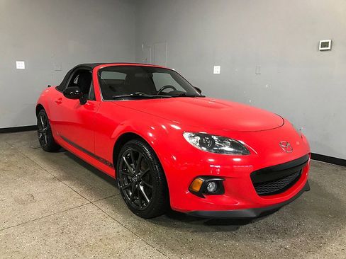 Used 2014 MAZDA MX-5 Miata Club image 2