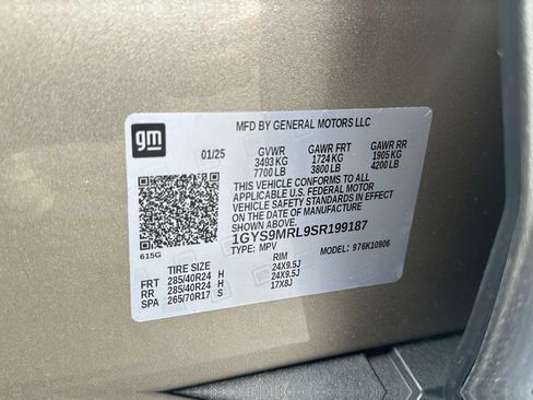 Certified 2025 Cadillac Escalade ESV Premium Luxury Platinum AWD/4WD image 28