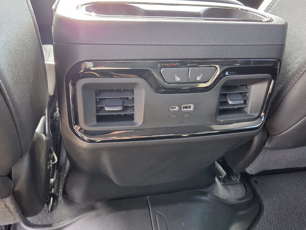 Used 2023 GMC Sierra 1500 AT4 w/ AT4 Premium Package AWD/4WD image 7