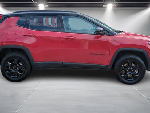 Used 2024 Jeep Compass Trailhawk image 4