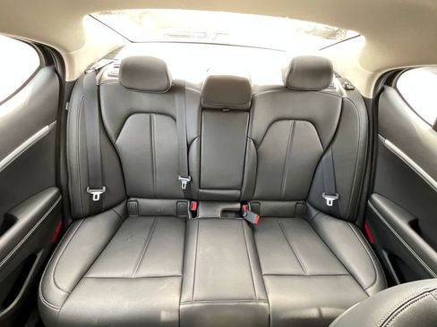 Used 2025 Genesis G70 2.5T image 13