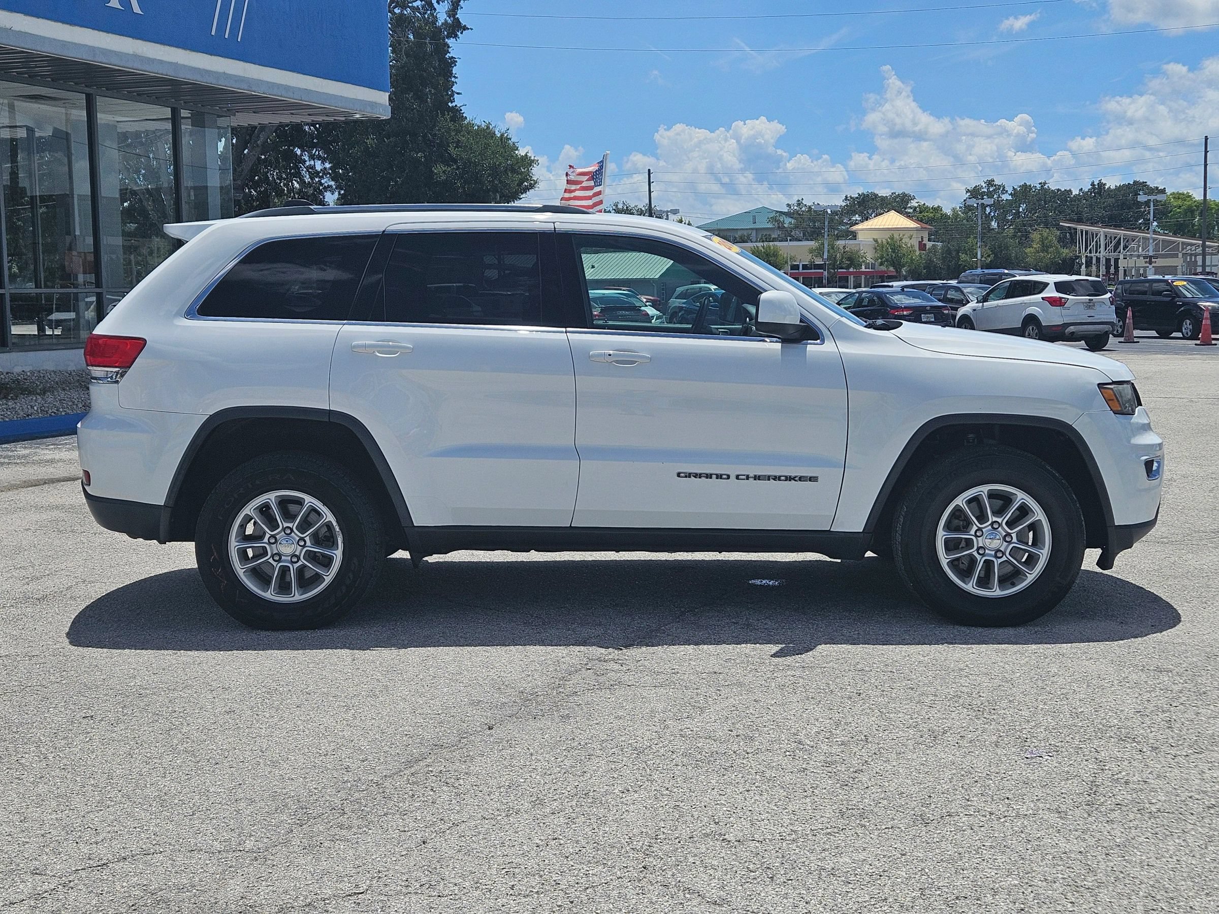 Used 2018 Jeep Grand Cherokee Laredo AWD/4WD image 8