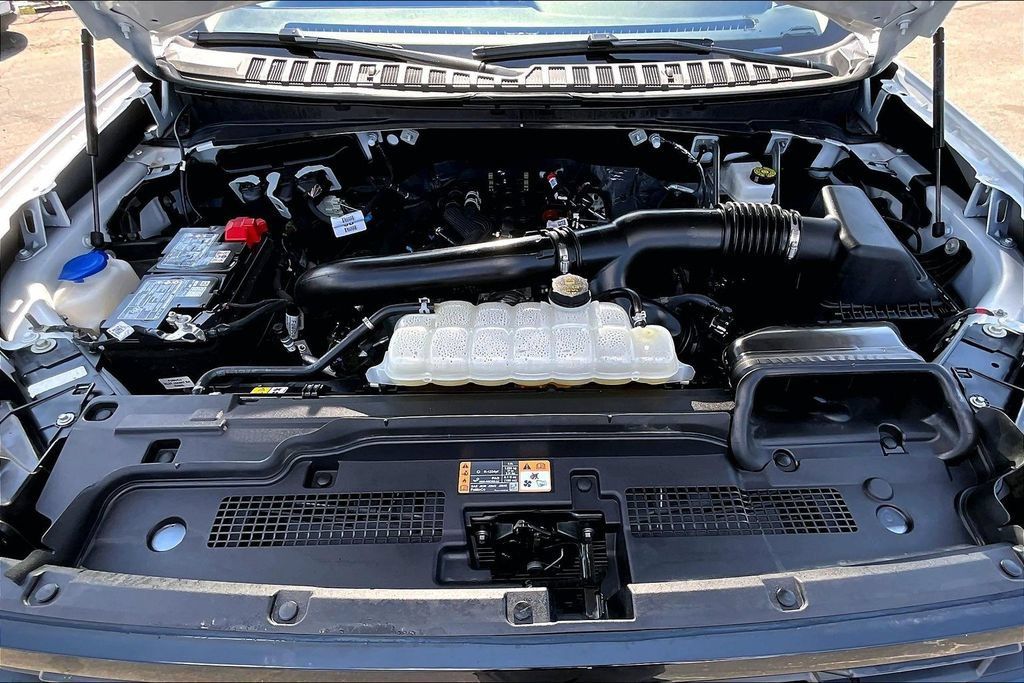 Used 2025 Ford Expedition Active RWD image 5