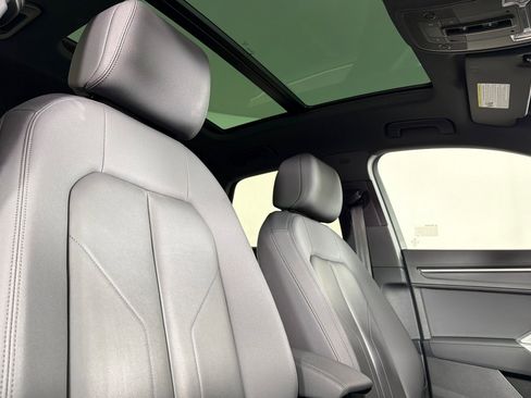 Used 2023 Audi Q3 2.0T Premium w/ Convenience Package image 16