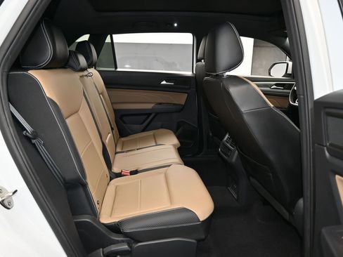 Used 2021 Volkswagen Atlas Cross Sport SE w/ Panoramic Sunroof Package image 44