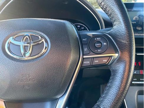 Used 2020 Toyota Avalon XLE image 17