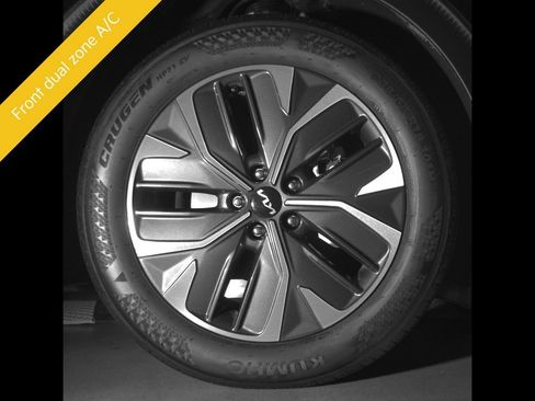 Certified 2024 Kia EV6 Light AWD/4WD image 11