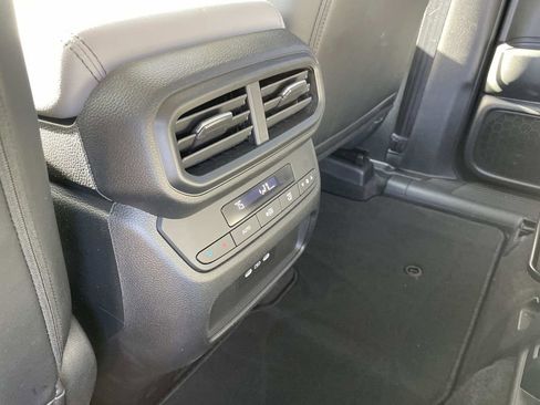 Used 2025 Honda Pilot EX-L image 11