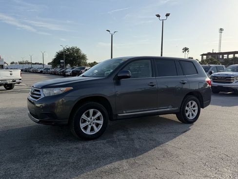 Used 2013 Toyota Highlander FWD image 9